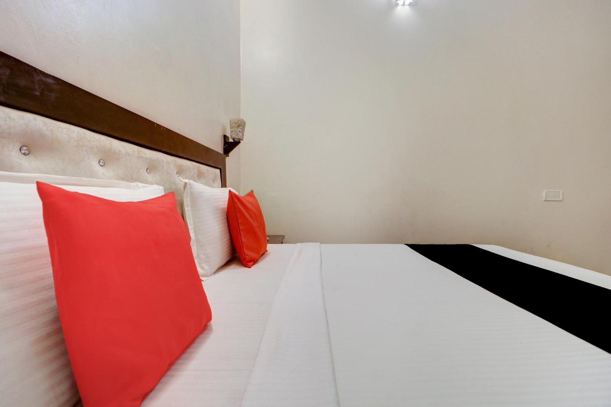 Hotel Capital O Divine Amritsar Exterior foto