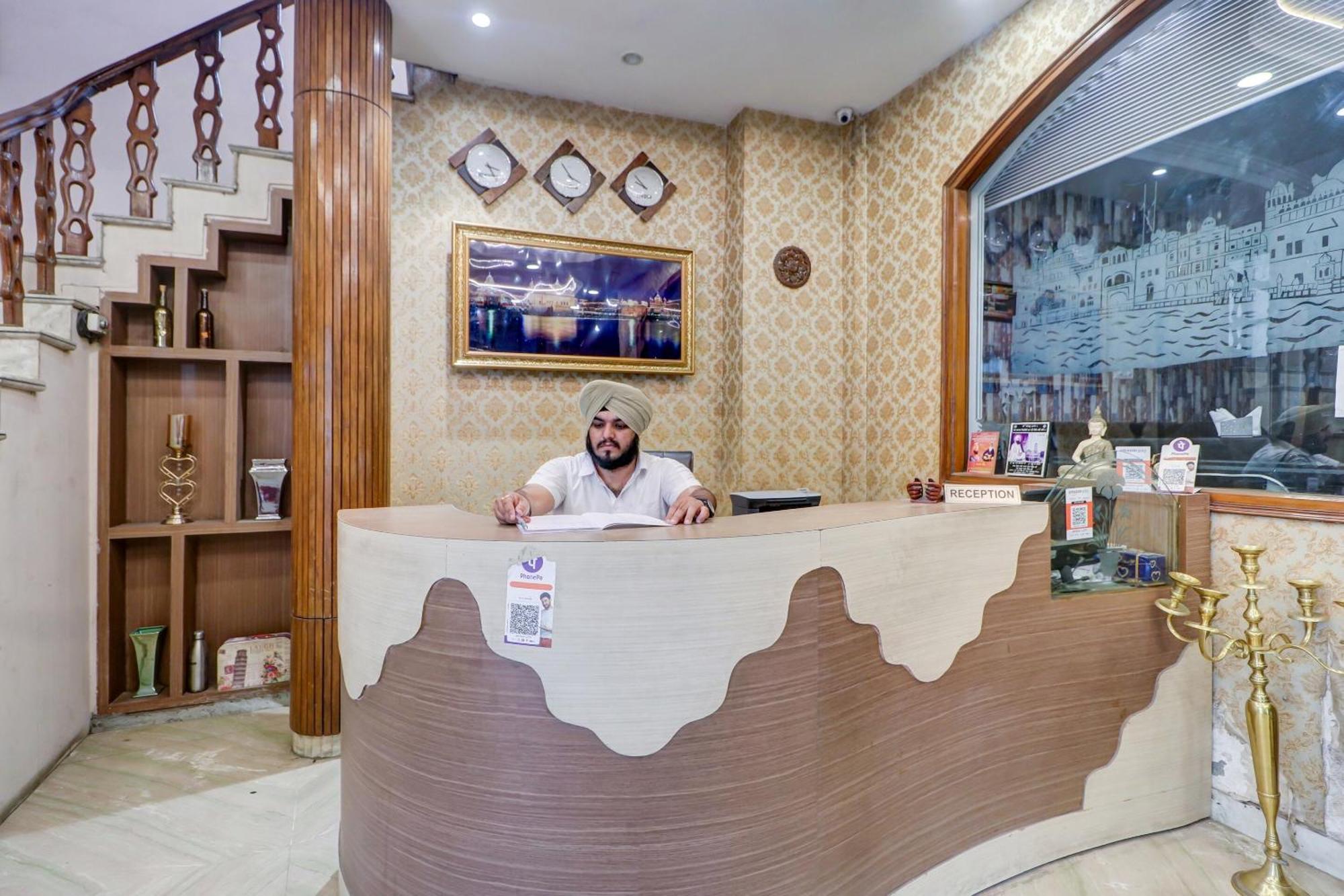 Hotel Capital O Divine Amritsar Exterior foto
